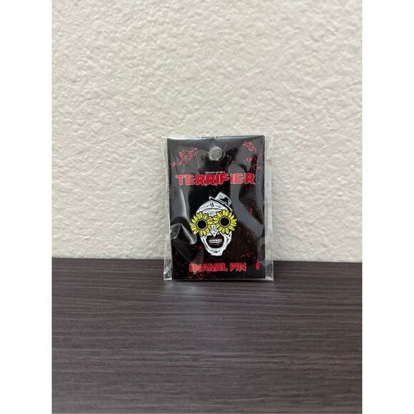 Terrifier Sunglasses Art Enamel Pin - Picture 1 of 3
